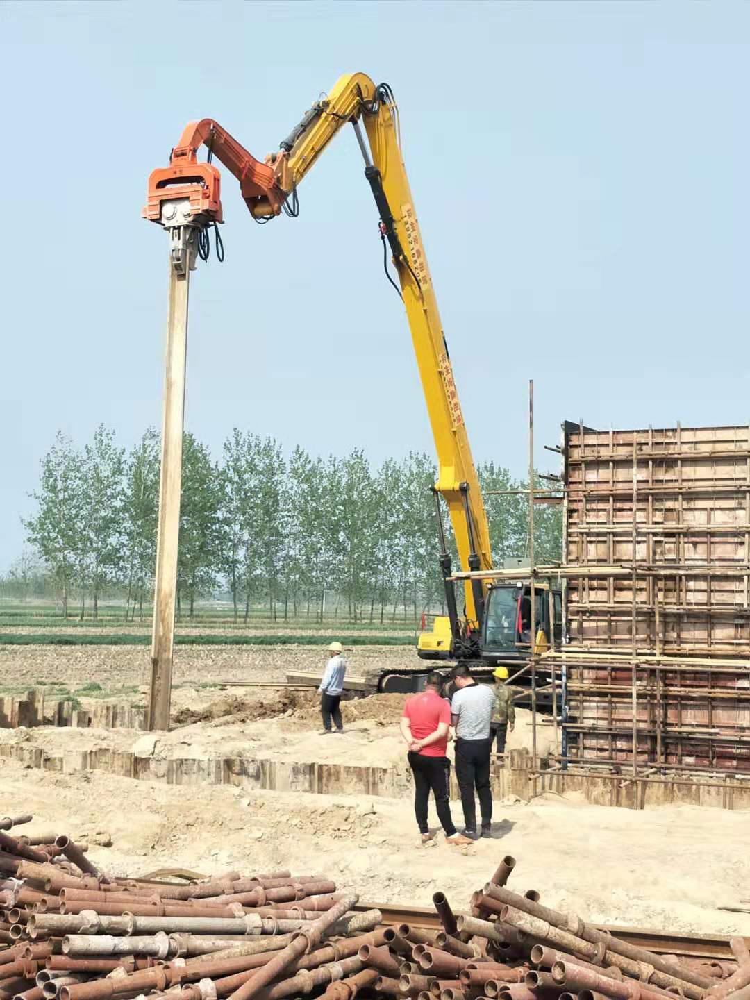 坤龍打樁機(jī)打拔拉森鋼板樁施